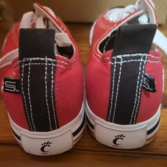 SKICKS Cincinnati Bearcats Low Top Womens Shoes Sneakers Size 7 - Picture 7 of 9
